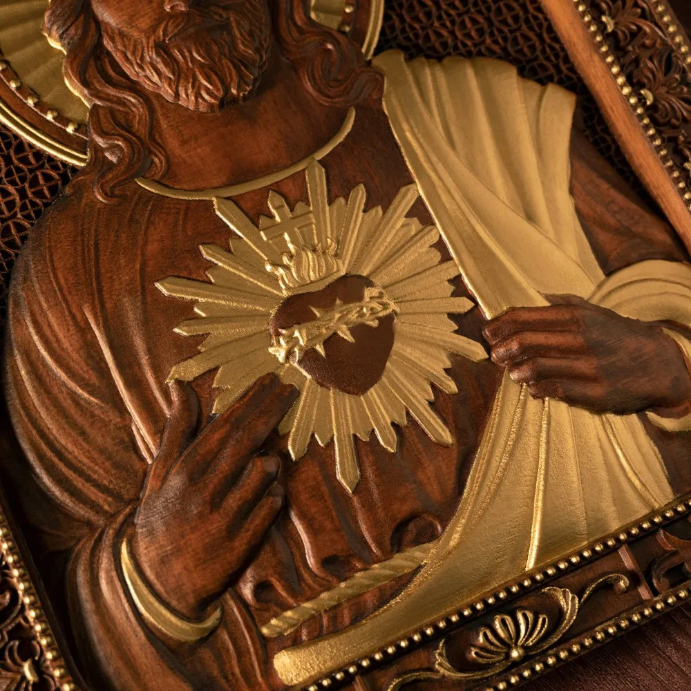 Sculpture en bois du Sacré-coeur de Jésus