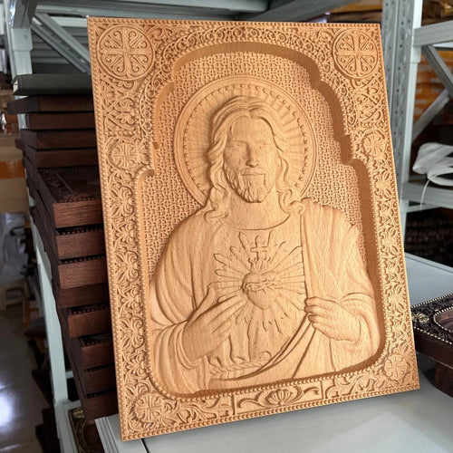 Sculpture en bois du Sacré-coeur de Jésus