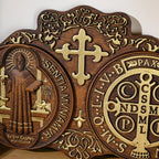Médaille de Saint Benoît - Plaque murale sculptée à la main en bois de hêtre